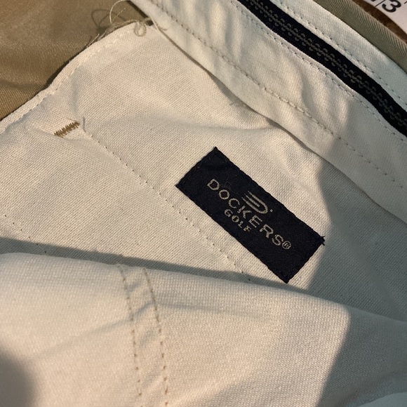 Docker’s Golf Khaki Tan Pants Pleated and Cuffed Bottoms W34 x L30 - Picture 8 of 16